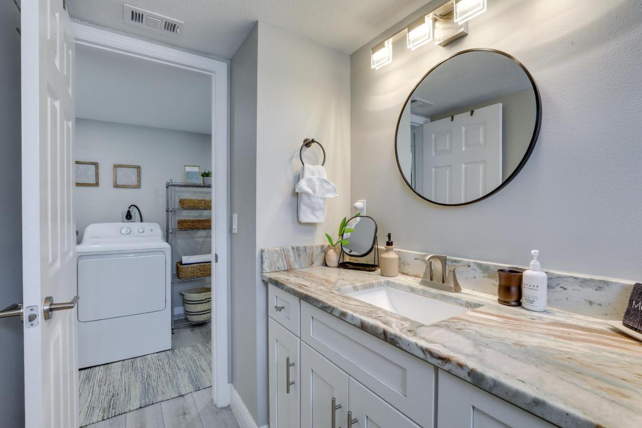 Coastal Sarasota Condo Minutes To Beach! Exterior photo